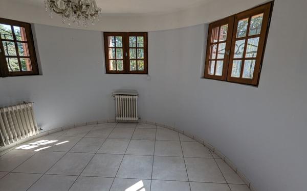 Maison à vendre    9 pièces • 192 m2 Six-Fours-les-Plages