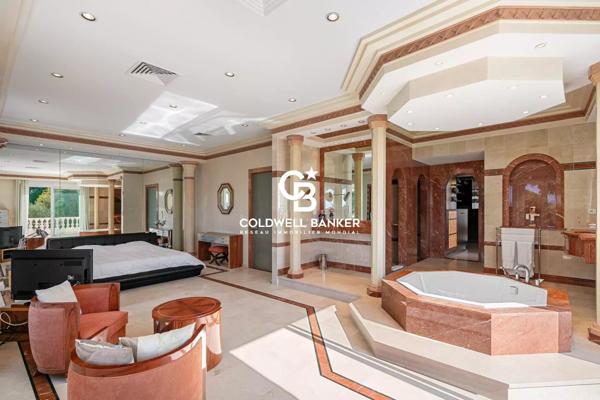 Villa 8 pièces à vendre Antibes - 06600 / Réf: 86384576