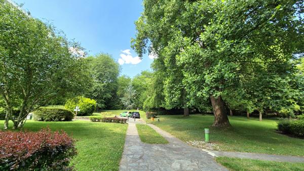 Ville-d'Avray (92410) Charmant 3/4 pièces avec vue panoramique dégagée