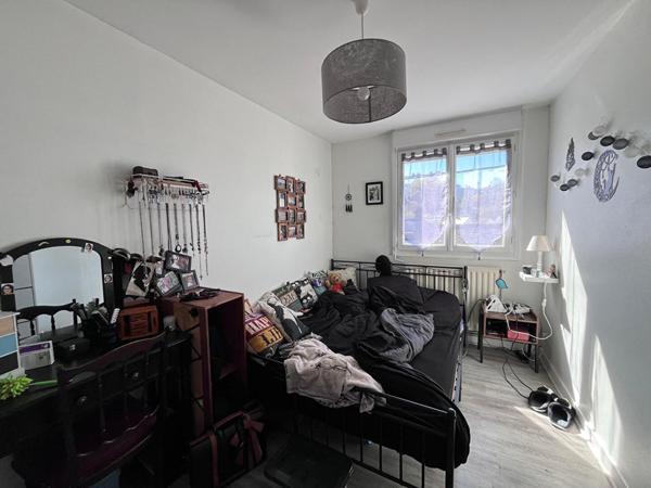 Appartement 3 pièce(s) 2 IIème ETAGE quartier "HAUTE FOLLIS"