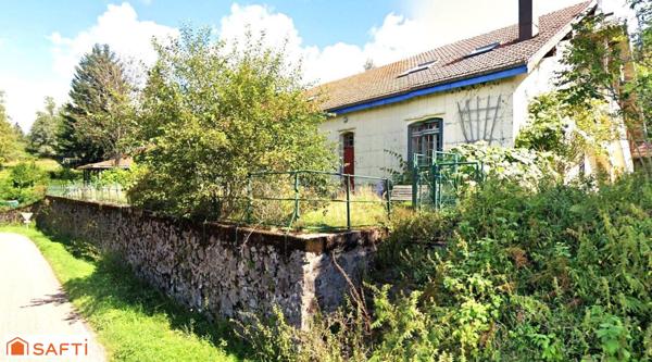 Dans un cadre exceptionnel de verdure et de calme, murs et fonds d'un gîte d'étape et de 2 autres gîtes ruraux