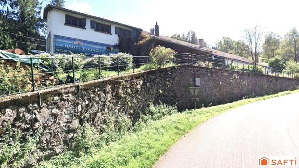 Dans un cadre exceptionnel de verdure et de calme, murs et fonds d'un gîte d'étape et de 2 autres gîtes ruraux
