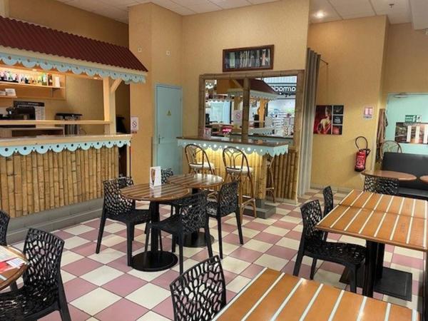 Restauration en galerie marchande à Laval