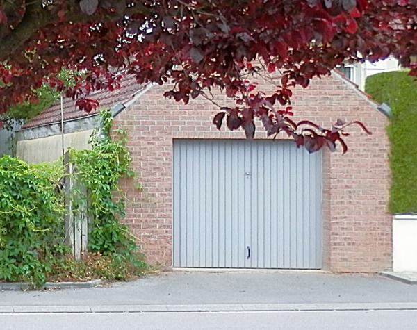 Maison ancienne en brique sur sous-sol plus Garage indépendant récent