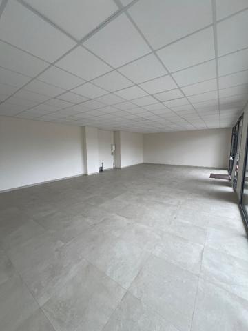A Louer Bonchamp, plein centre local commercial 74 m²