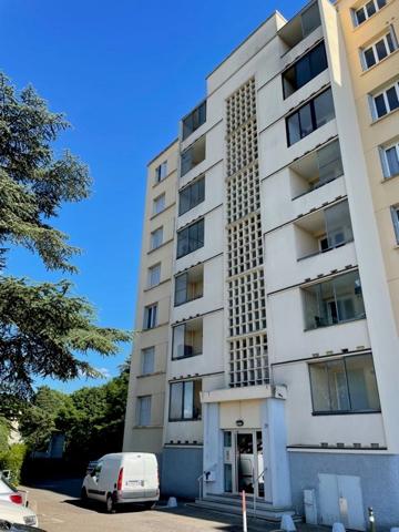 LOCATION T1 - OULLINS , Oullins LOCATION T1 - OULLINS , Oullins