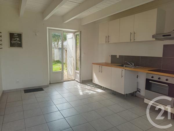 Maison à vendre  5 pièces - 110 m2 STE SOULLE - 17
