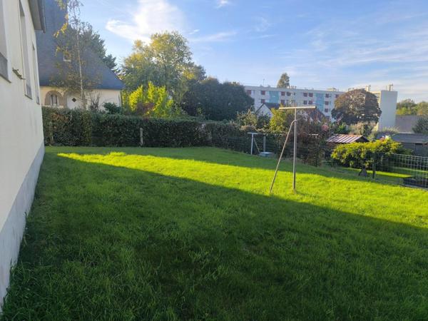 Maison traditionnelle avec jardin