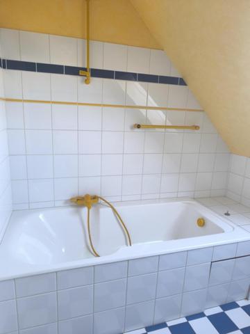 Maison traditionnelle avec jardin