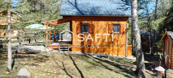 Chalet de 51m² sur 2 niveaux avec garages, vide sanitaire sur 552 m² de terrain cloturé