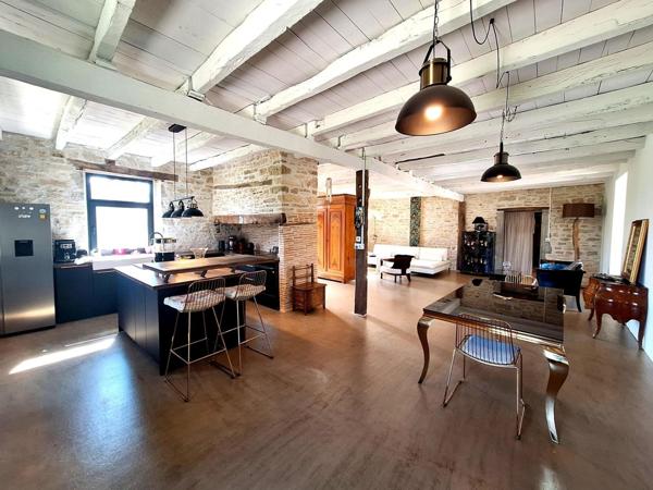 Authentique propriété en pierre entièrement rénovée – Cadre naturel d’exception avec rivière