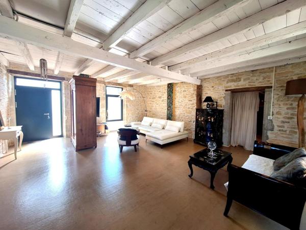 Authentique propriété en pierre entièrement rénovée – Cadre naturel d’exception avec rivière