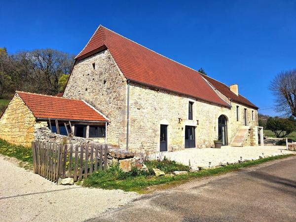 Authentique propriété en pierre entièrement rénovée – Cadre naturel d’exception avec rivière