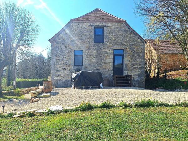 Authentique propriété en pierre entièrement rénovée – Cadre naturel d’exception avec rivière