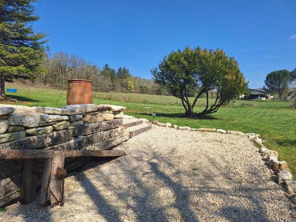 Authentique propriété en pierre entièrement rénovée – Cadre naturel d’exception avec rivière