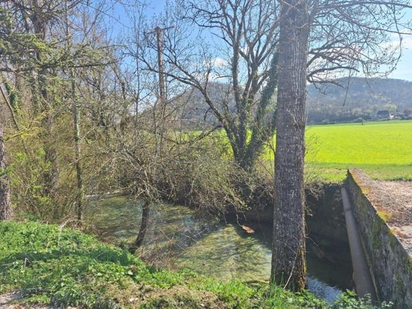 Authentique propriété en pierre entièrement rénovée – Cadre naturel d’exception avec rivière