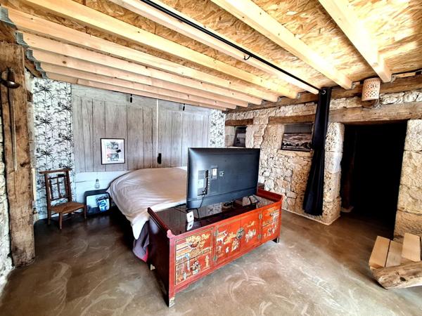 Authentique propriété en pierre entièrement rénovée – Cadre naturel d’exception avec rivière