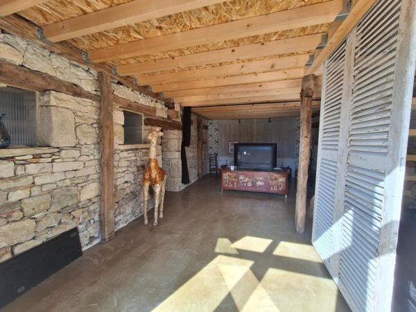 Authentique propriété en pierre entièrement rénovée – Cadre naturel d’exception avec rivière