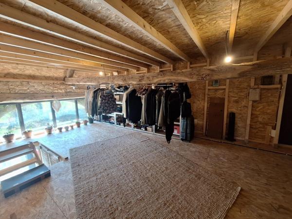 Authentique propriété en pierre entièrement rénovée – Cadre naturel d’exception avec rivière