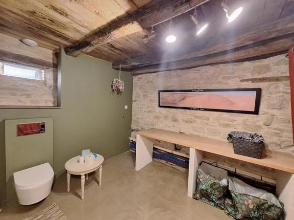 Authentique propriété en pierre entièrement rénovée – Cadre naturel d’exception avec rivière