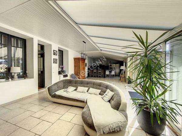 ECHILLAIS - 2 MIN SUD ROCHEFORT - CHARENTAISE AVEC PISCINE - 4 CHAMBRES - GRAND GARAGE -TERRAIN CLOS