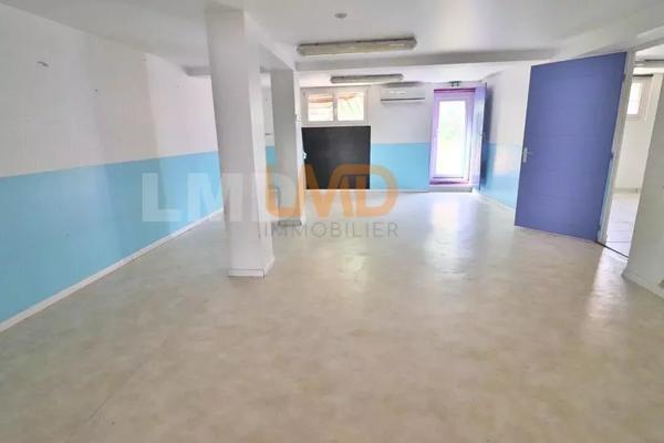 Local commercial 236m2 au centre de Ollioules