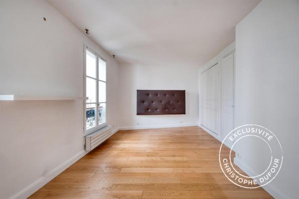 Paris Ve. À proximité immédiate du bas de la rue Mouffetard. Superbe 2 pièces de 58 m2.