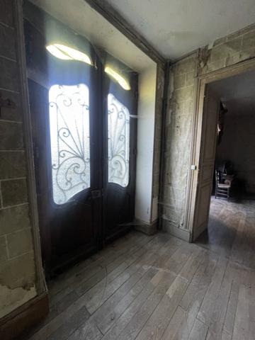 DEMEURE DE CARACTERE avec DEPENDANCES - LE TOUT CLOS DE MURS