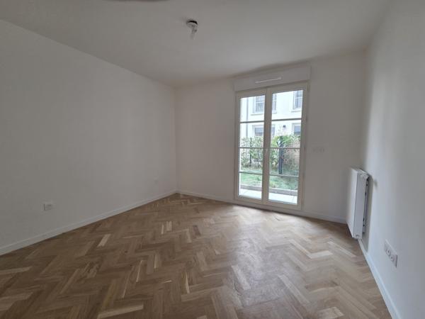 Appartement
         2 pièces
        - 41 m² 290 000 € *