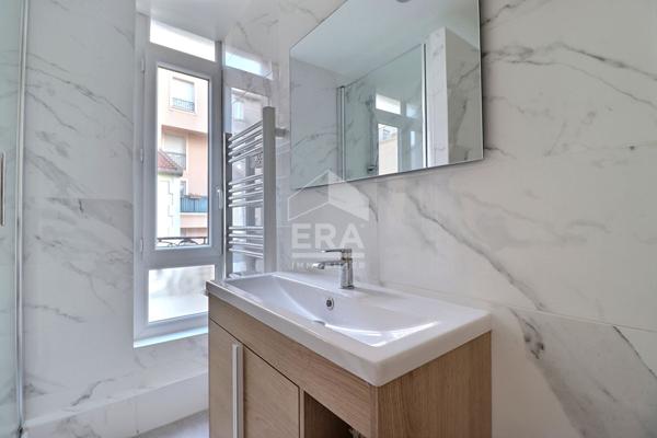 Duplex rénové sans charges, à deux pas des transports