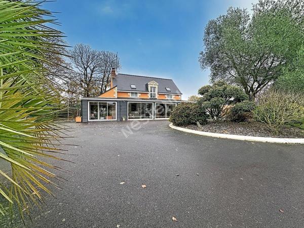 Maison de maître à vendre à CHATEAUBRIANT avec trois chambres, dépendances et grand jardin.