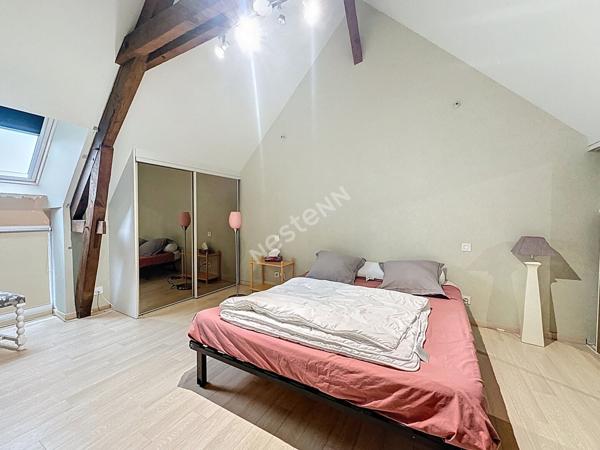 Maison de maître à vendre à CHATEAUBRIANT avec trois chambres, dépendances et grand jardin.