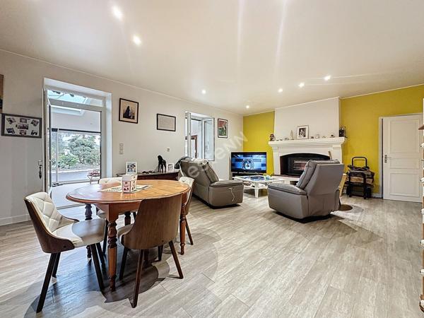 Maison de maître à vendre à CHATEAUBRIANT avec trois chambres, dépendances et grand jardin.