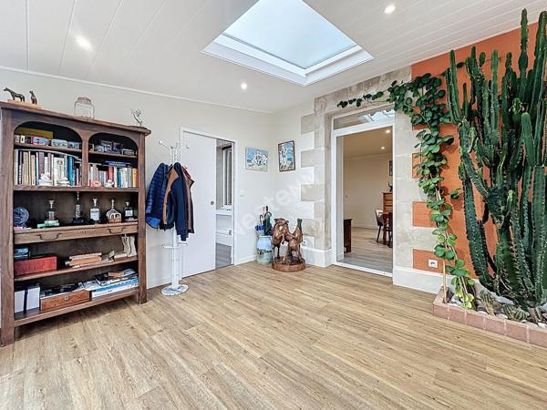 Maison de maître à vendre à CHATEAUBRIANT avec trois chambres, dépendances et grand jardin.