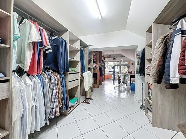 Maison de maître à vendre à CHATEAUBRIANT avec trois chambres, dépendances et grand jardin.