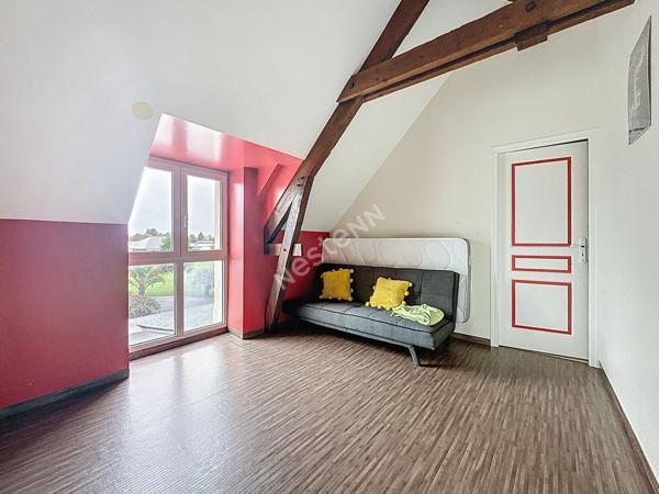 Maison de maître à vendre à CHATEAUBRIANT avec trois chambres, dépendances et grand jardin.