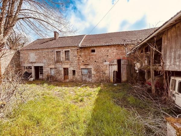 Magnifique maison en pierre dans petit hameau calme