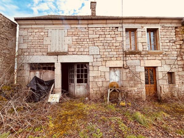 Magnifique maison en pierre dans petit hameau calme