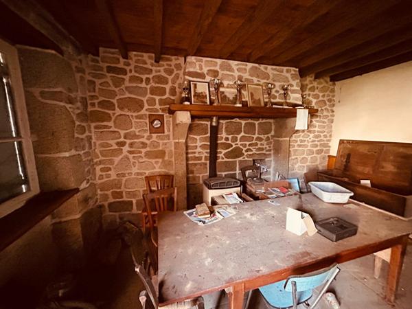 Magnifique maison en pierre dans petit hameau calme