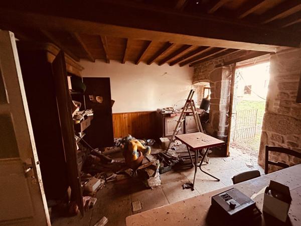 Magnifique maison en pierre dans petit hameau calme