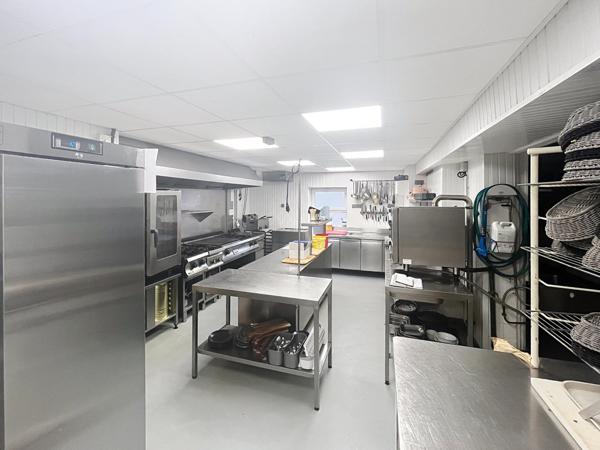 Restaurant d’exception en bord de Saône à saisir !