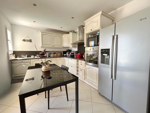 Immeuble 5 pièces - 593 m²