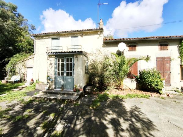 Charmante maison semi-mitoyenne avec granges, verger et plus de 5 000 m² de terrain