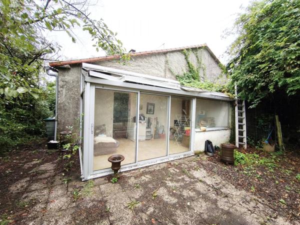 Charmante maison semi-mitoyenne avec granges, verger et plus de 5 000 m² de terrain
