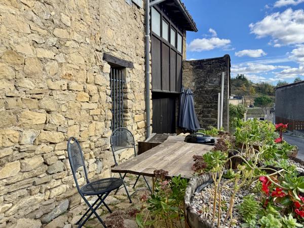 Grande maison historique au cœur d'un village de l'Aude