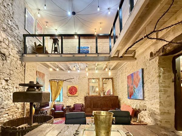 Grande maison historique au cœur d'un village de l'Aude