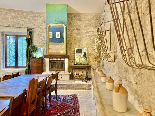 Grande maison historique au cœur d'un village de l'Aude