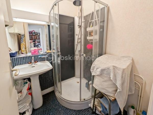 Opportunité!

Appartement 99m2 avec 5 pièces , 3 grandes chambres : 11 à 14m2 (possibilité 4eme chambre), 
Grand séjour , salle de bain et salle d'eau. 

Au 3eme étage avec ascenseur. 

Idéalement situé avenue Philippe Auguste, à 2 pas du métro Philippe Auguste.

Les ++ :

Ascenseur 
Traversant : Sud/Nord
Double balcon 
Calme absolu
Résidence très bien entretenue & sécurisée
Climatisation récente 
Double séjour ( 30m2)
Possibilité d'ouvrir la cuisine sur le séjour 

Une cave et un parking complètent ce bien.

Rafraîchissement à prévoir.

Gros potentiel