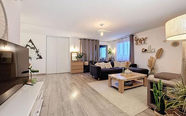 Appartement à vendre    4 pièces • 104 m2 Codognan