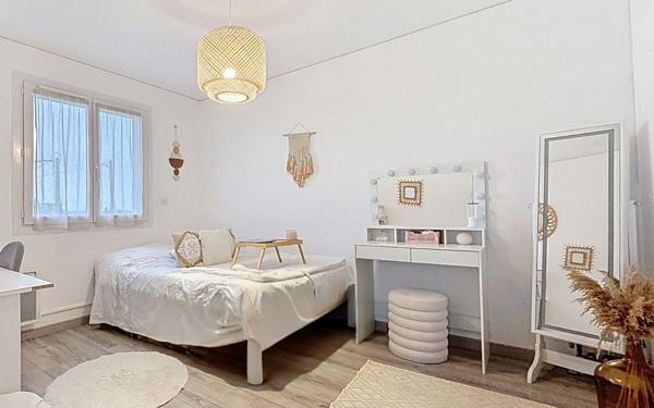 Appartement à vendre    4 pièces • 104 m2 Codognan